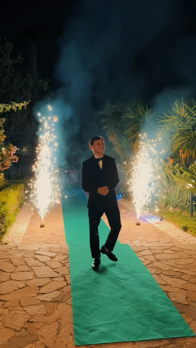 Festa di 18 anni a Napoli: ingresso tra fontane luminose ad Antica Villa